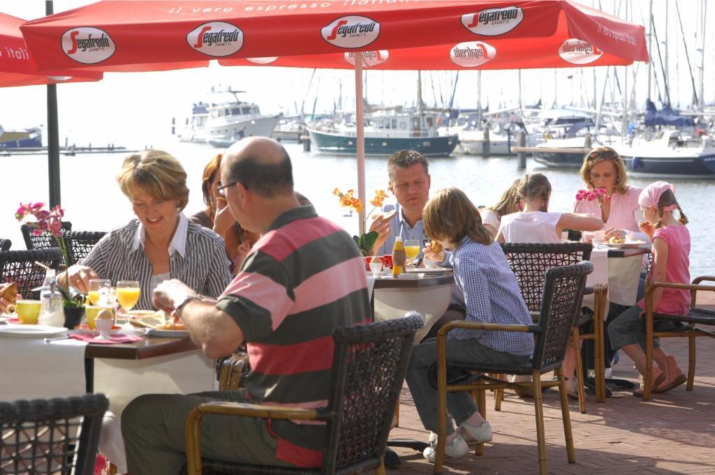 Roompot Hotel Marinapark Volendam Exterior foto